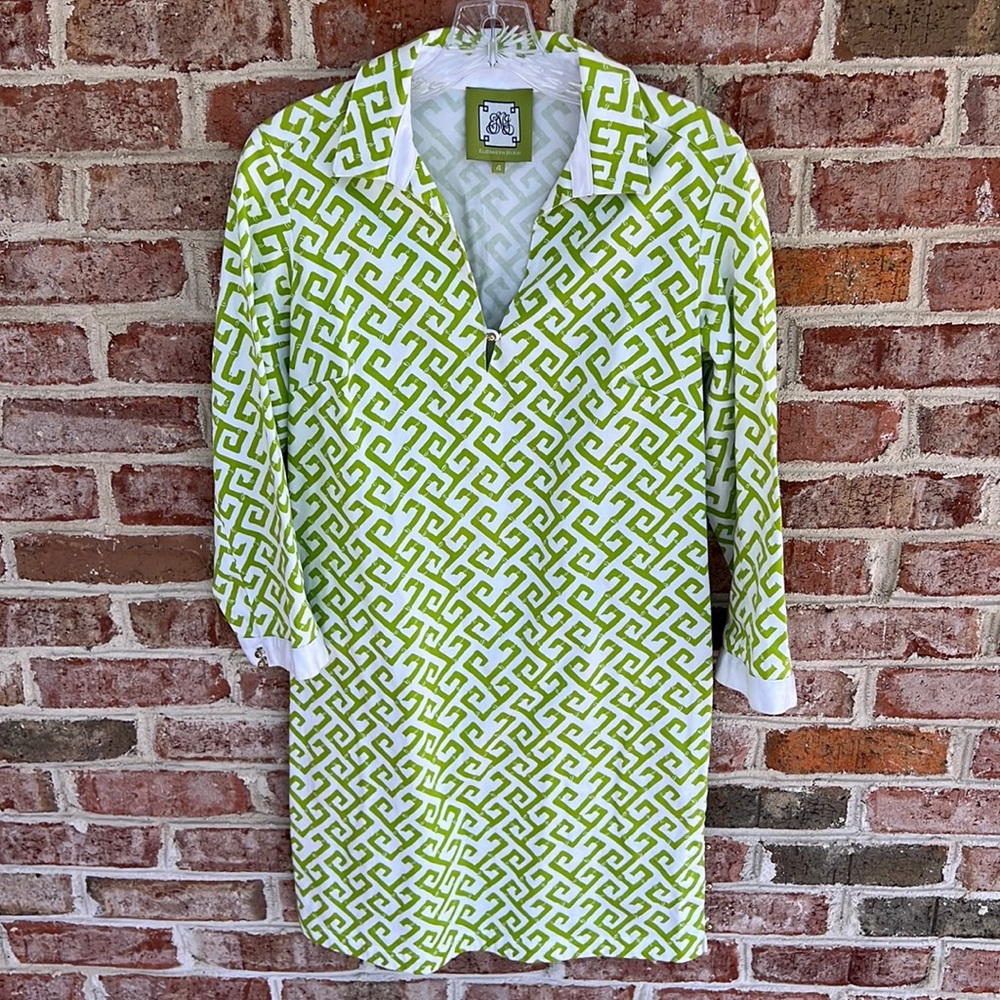 Elizabeth McKay green and white Greek Key print sheath dress size 4